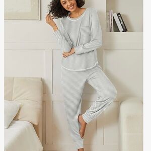Light Gray & White Striped Lounge Set